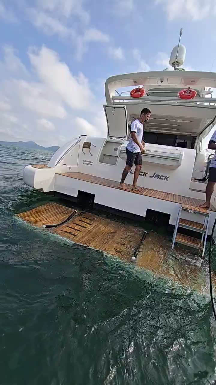 Miniatura do vídeo Plataforma em operação na água